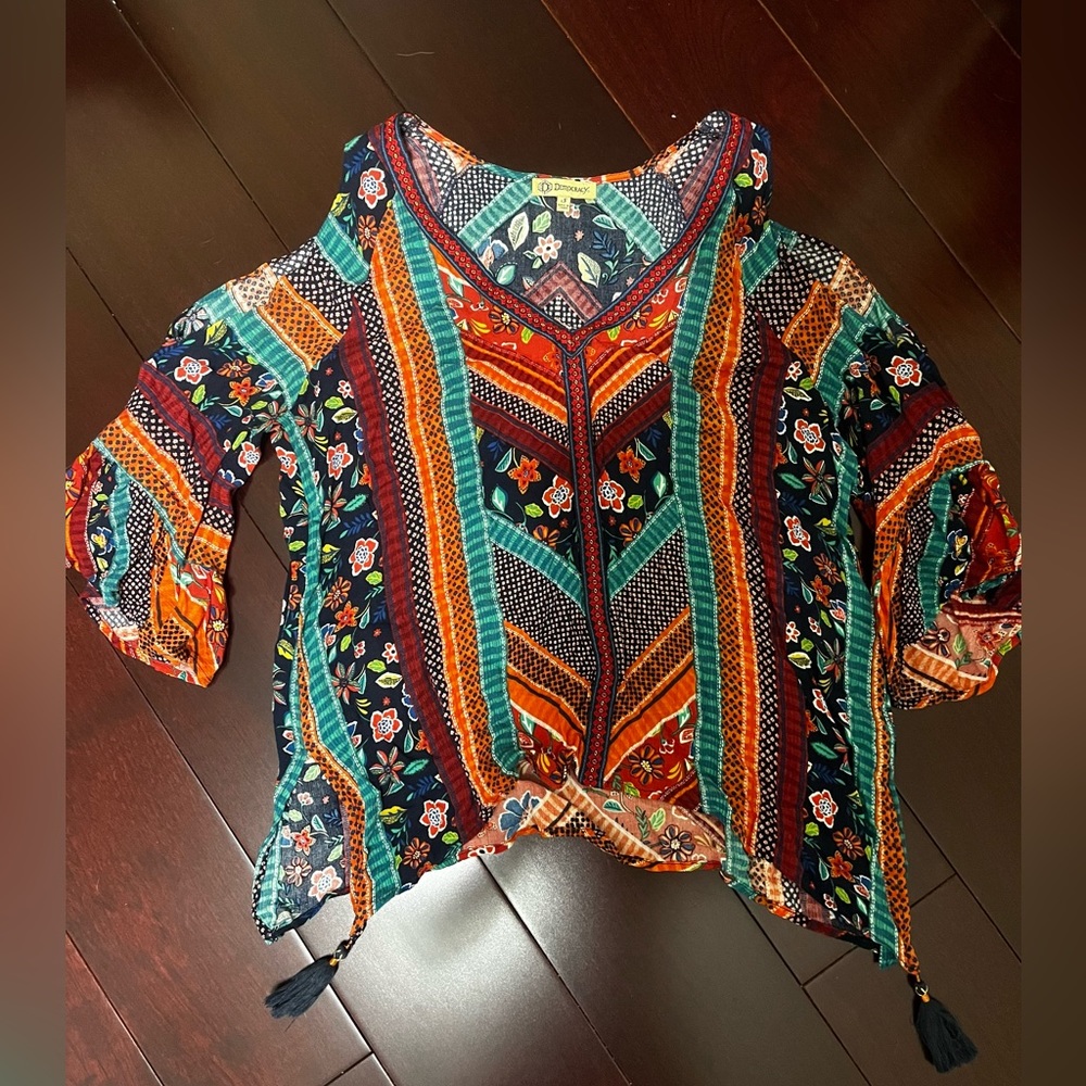 Democracy Pattern Top with Open Shoulders and Tassels